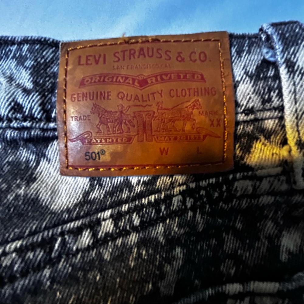 Vintage Levi’s 501 black acid wash cut off shorts size extra small 24 inch waist - Picture 3 of 7